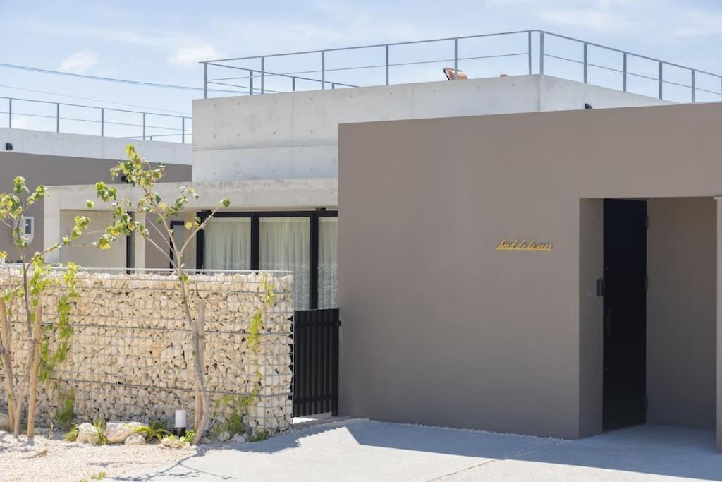 Bord De La Villa Miyakojima (Okinawa)
